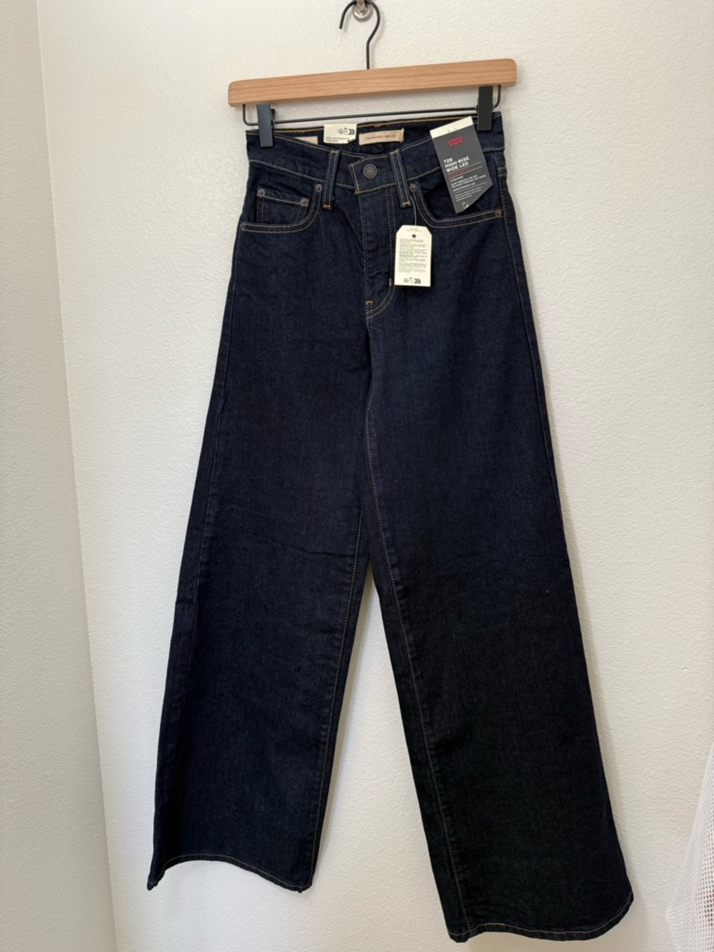 NWT Levi's 728 High-Rise Wide Leg Jeans in Dark Blue - Picture 3 of 8